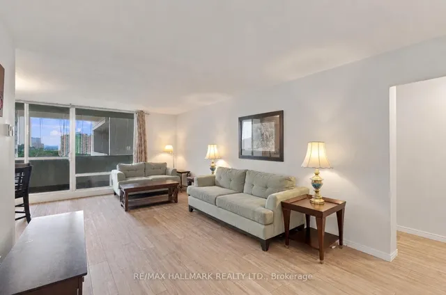 1 Massey Sq #1419, Toronto 3
