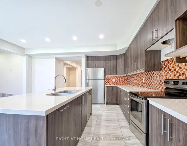 219 Fleetwood Dr, Oshawa 2