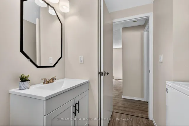 22 Eastbank Rd, Clarington 5