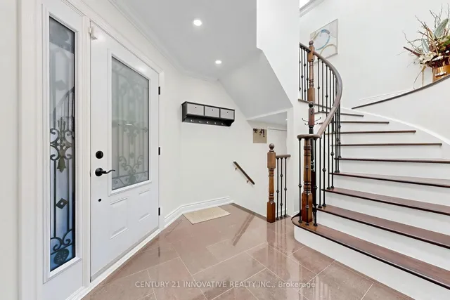 43 Bonnydon Cres, Toronto 5