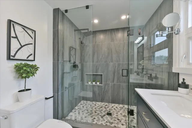 29 Topham Rd, Toronto 3