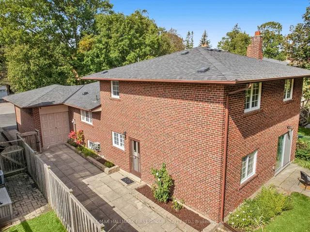 21 Ivan Rd, Toronto 5
