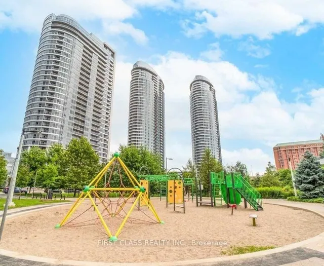 135 Village Green Sq #2216, Toronto 4