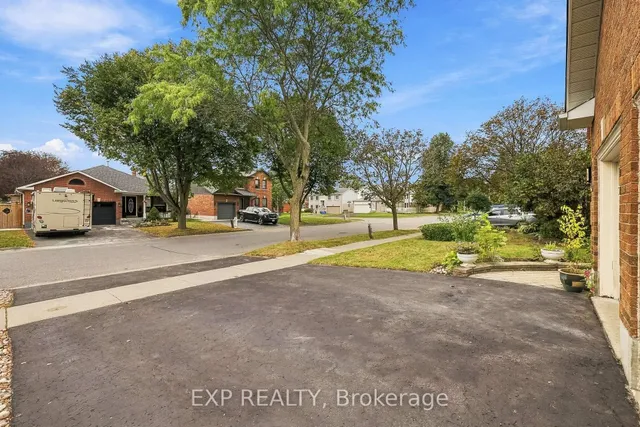 40 Orchard Park Dr, Clarington 3