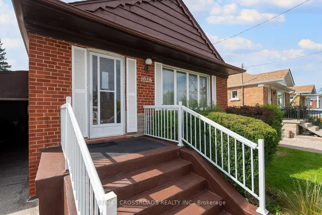 1028 Kennedy Rd, Toronto 5