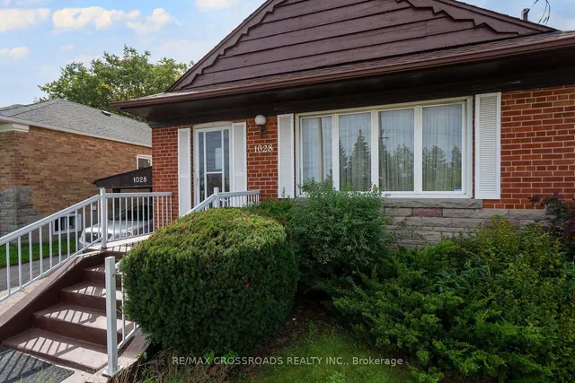 1028 Kennedy Rd, Toronto 3