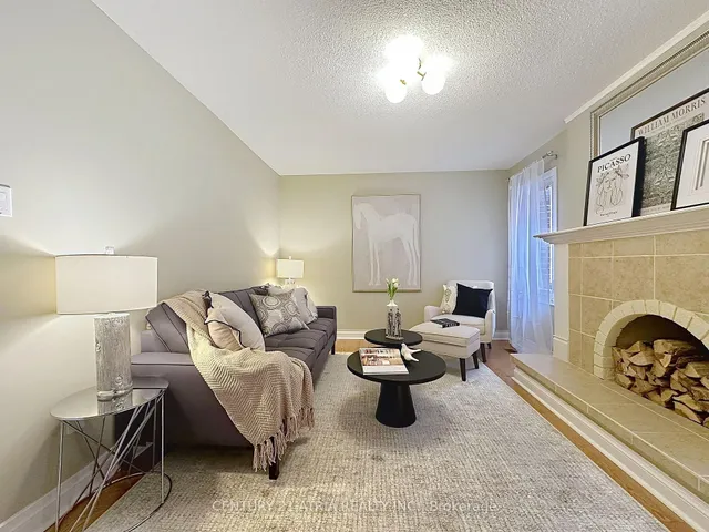 58 Danjohn Cres, Toronto 4
