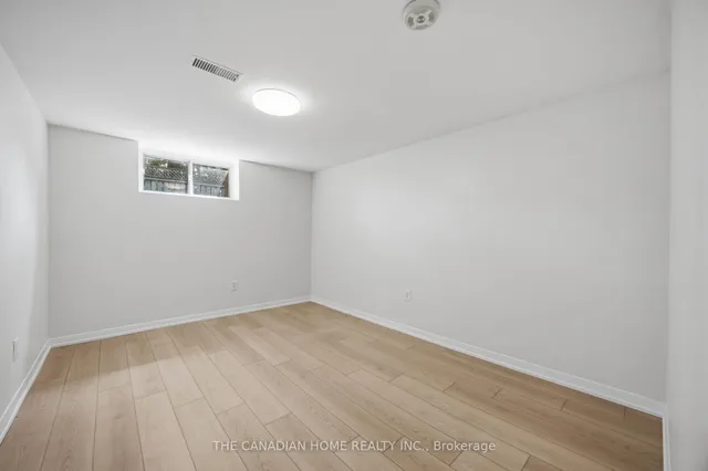 1373 Pharmacy Ave, Toronto 4
