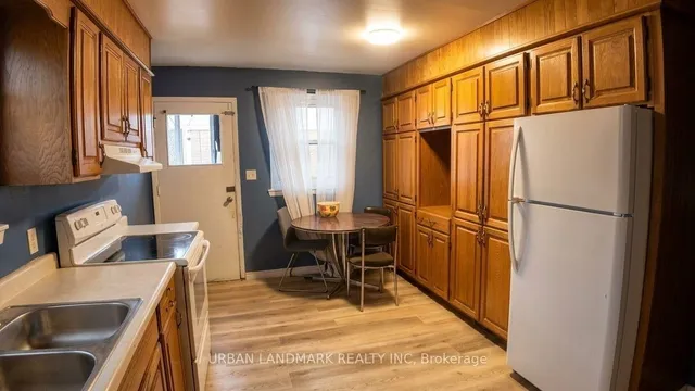 329 Durham Crt, Oshawa 3