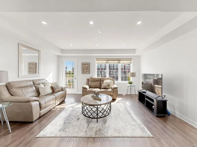 1072 Clipper Lane, Pickering 5