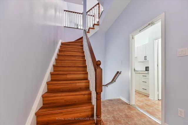 41 Blair St, Toronto 5