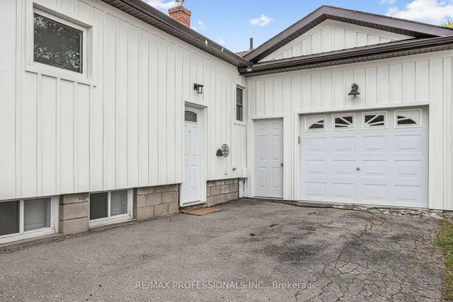 1013 Centre St, Whitby 4