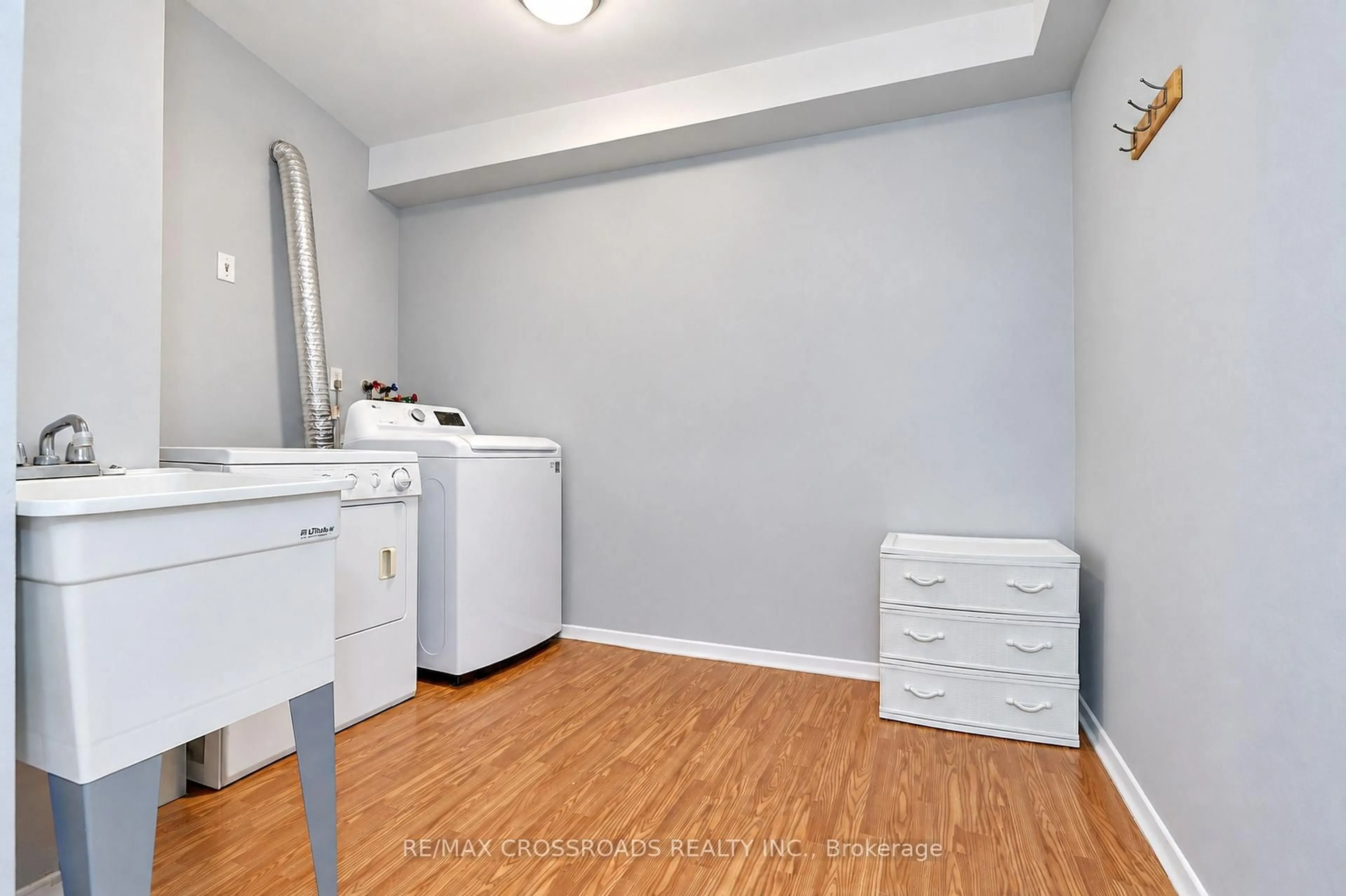 trreb/IMG-E13875738_2c2e0999-e60b-4cdf-94e8-fea834a497a4-l.jpg