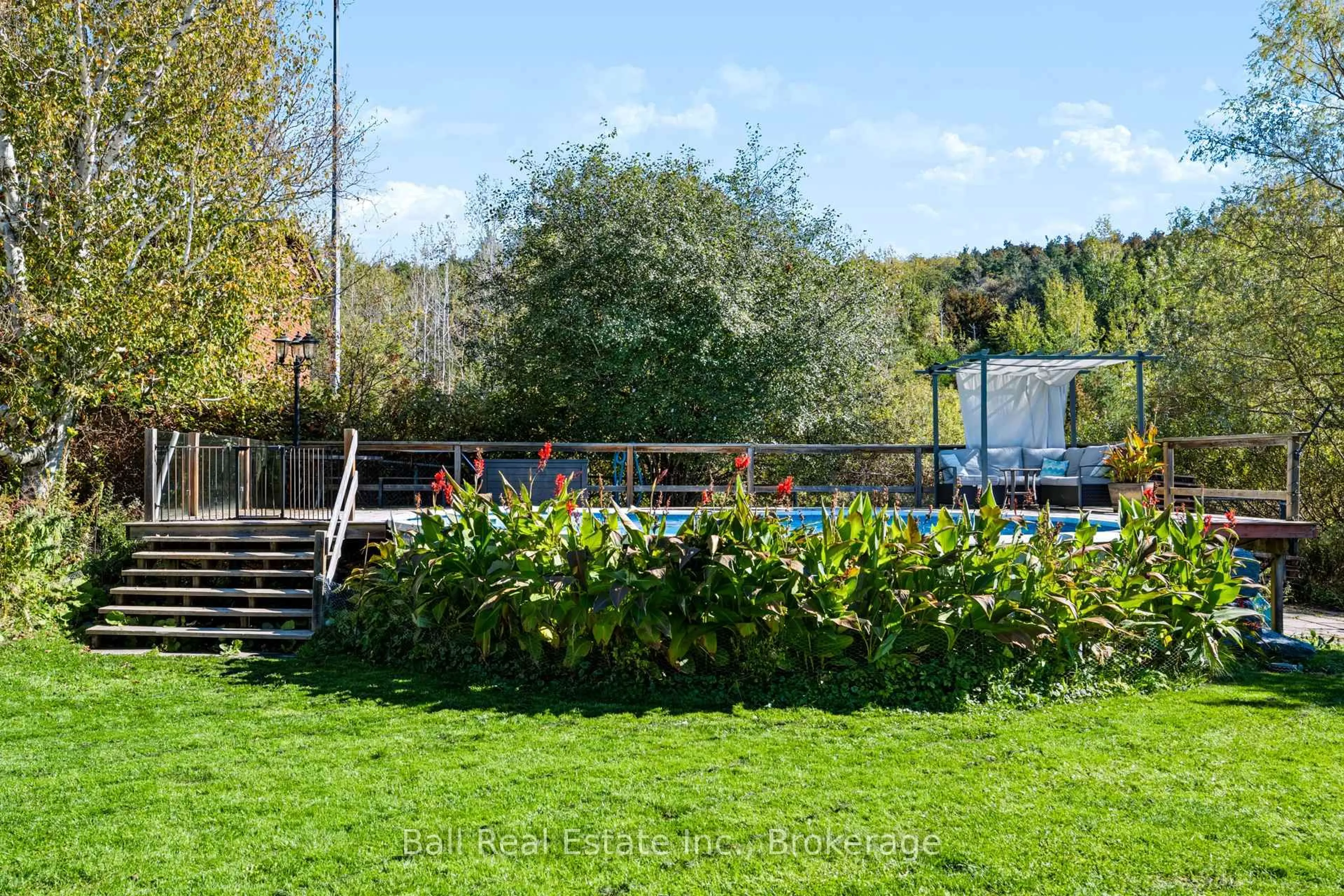 trreb/IMG-E13876798_1a2515e4-702b-4012-8d3b-cb76b0ceda28-l.jpg