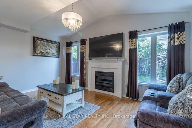 1164 Stire St, Oshawa 5