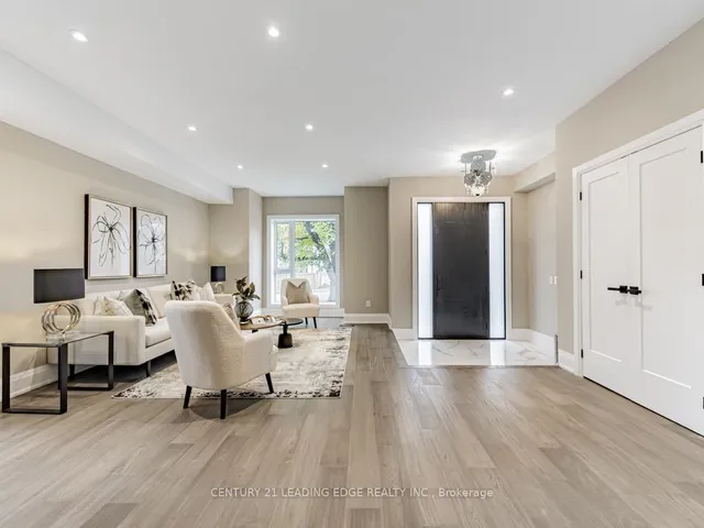 19 DONALDA Cres, Toronto 5