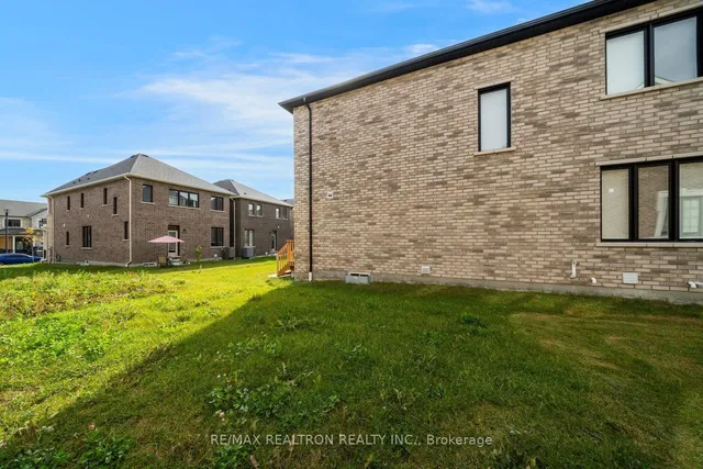 1570 Scarlett Tr, Pickering 4