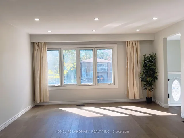 6 Snowhill Cres, Toronto 3