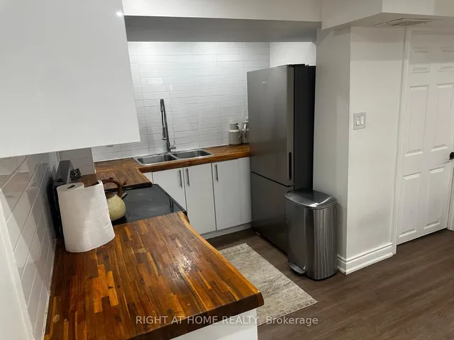 71 Sandrift Sq, Toronto 5