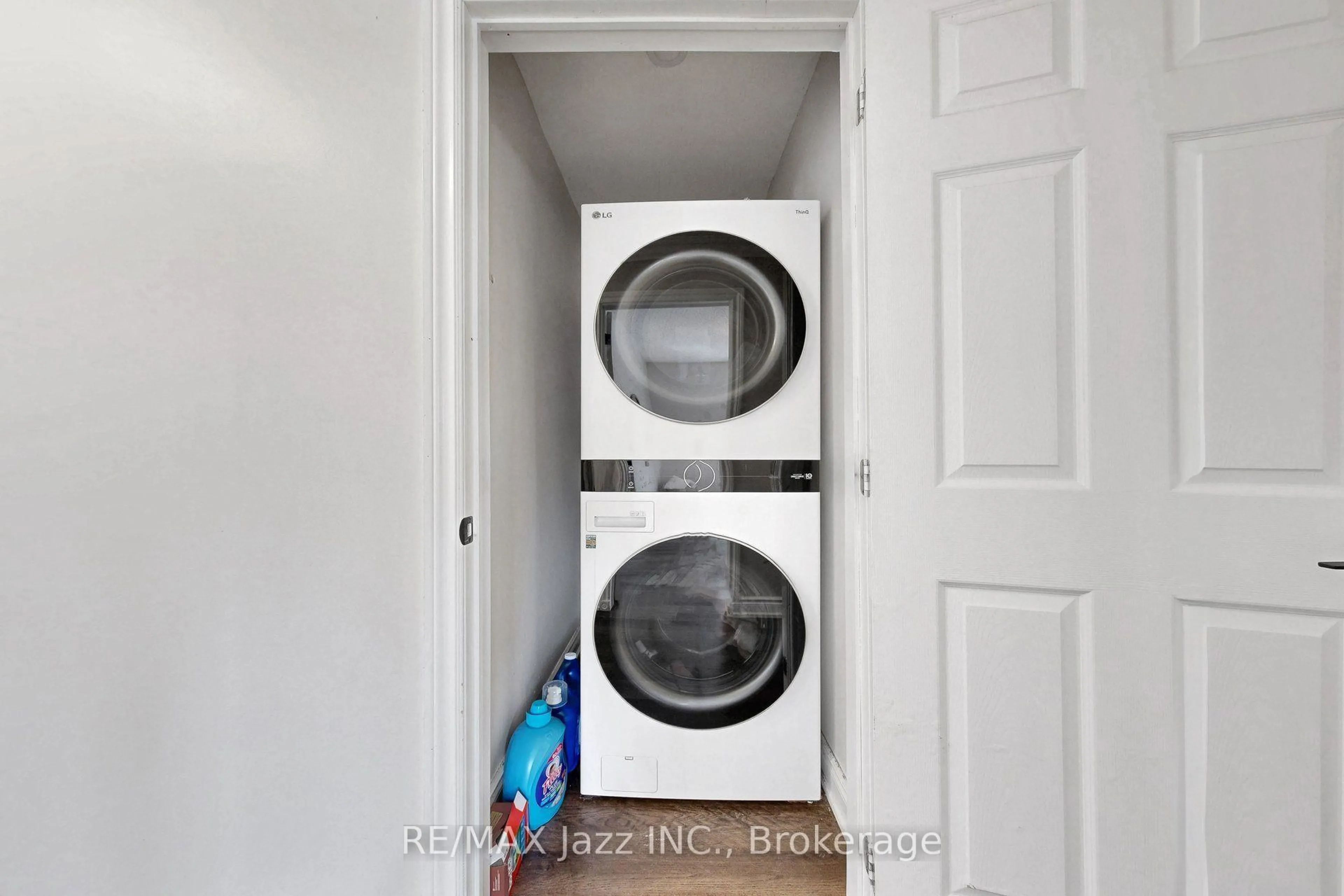 trreb/IMG-E13885242_1b1360ae-ca91-4890-ab6e-8d81c399bc98-l.jpg