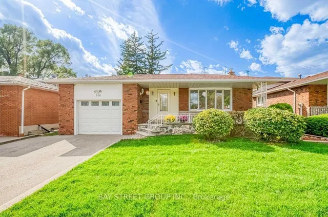 936 Scarborough Golf Clu Rd, Toronto 3