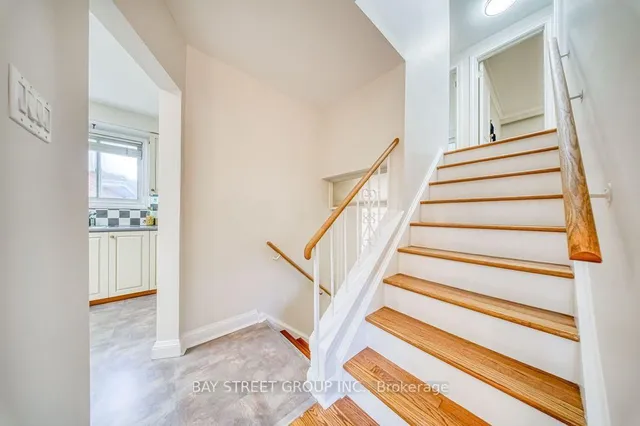 936 Scarborough Golf Clu Rd, Toronto 5