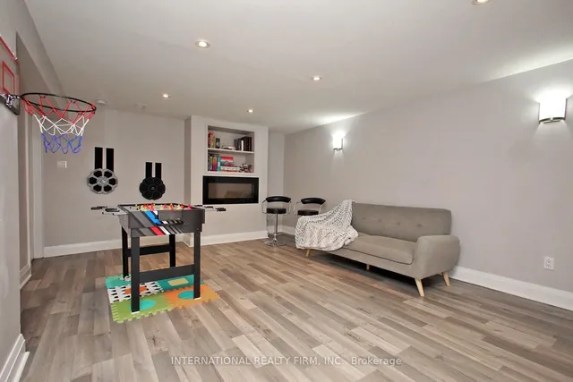 1876 Bicroft Crt, Pickering 4