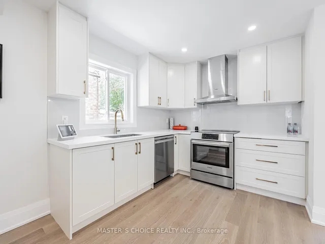 127 Highfield Rd, Toronto 5