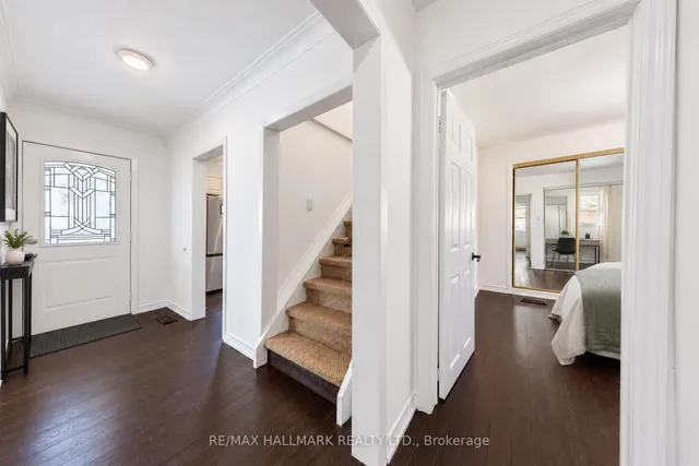 14 Saunders Rd, Toronto 5