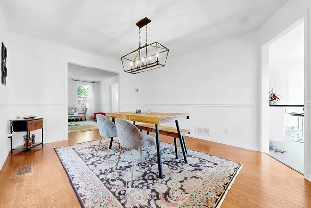 879 Peggoty Circ, Oshawa 3