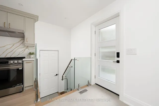 1075 Greenwood Ave, Toronto 5