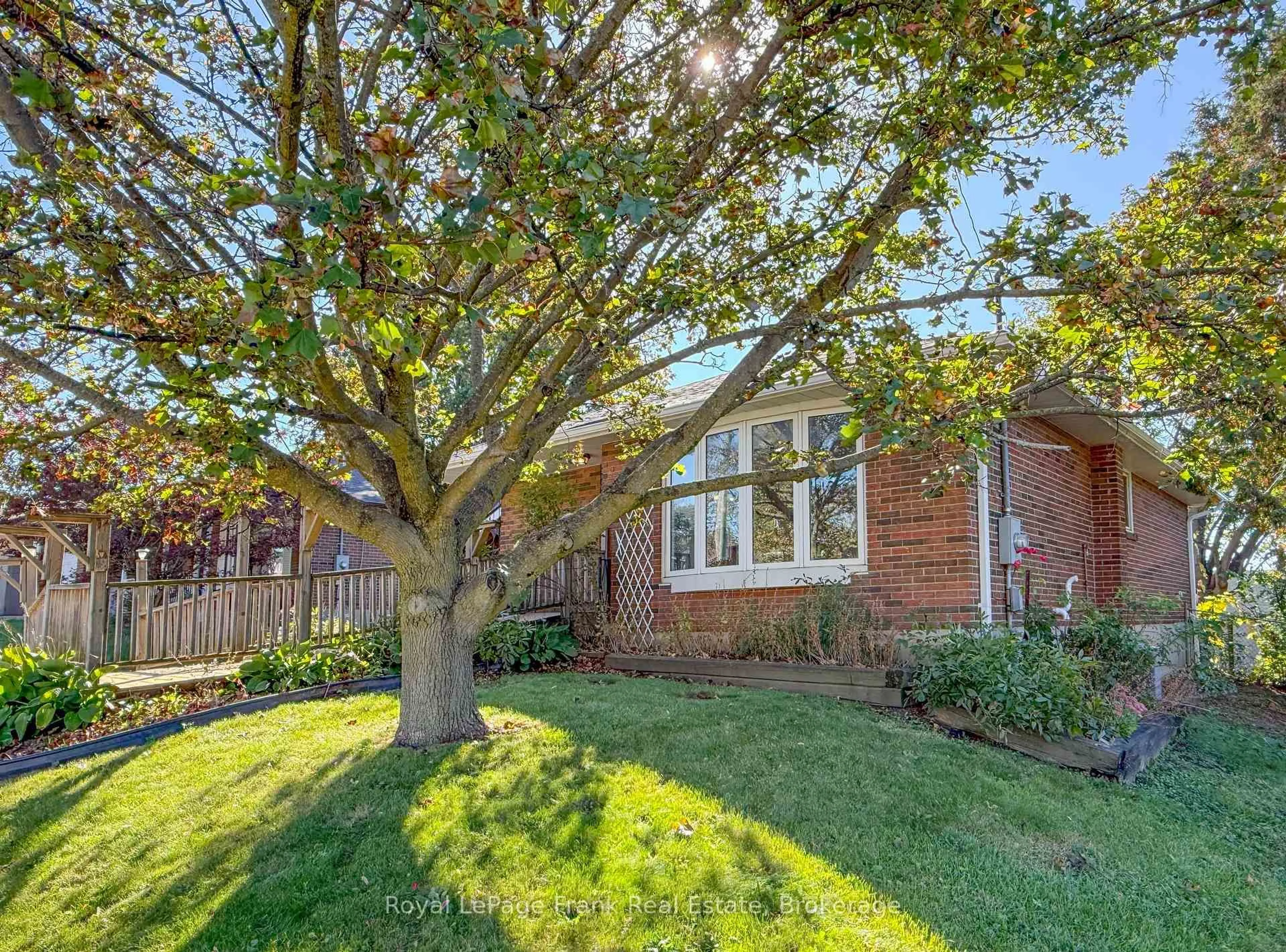 trreb/IMG-E14085090_8a3c31fad2f9efefc0cc42a9704bc7266c17d53f2cdf9b1361b435c3f8dfc2b5.jpg