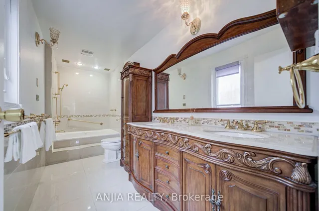 3 Mossbrook Cres, Toronto 5