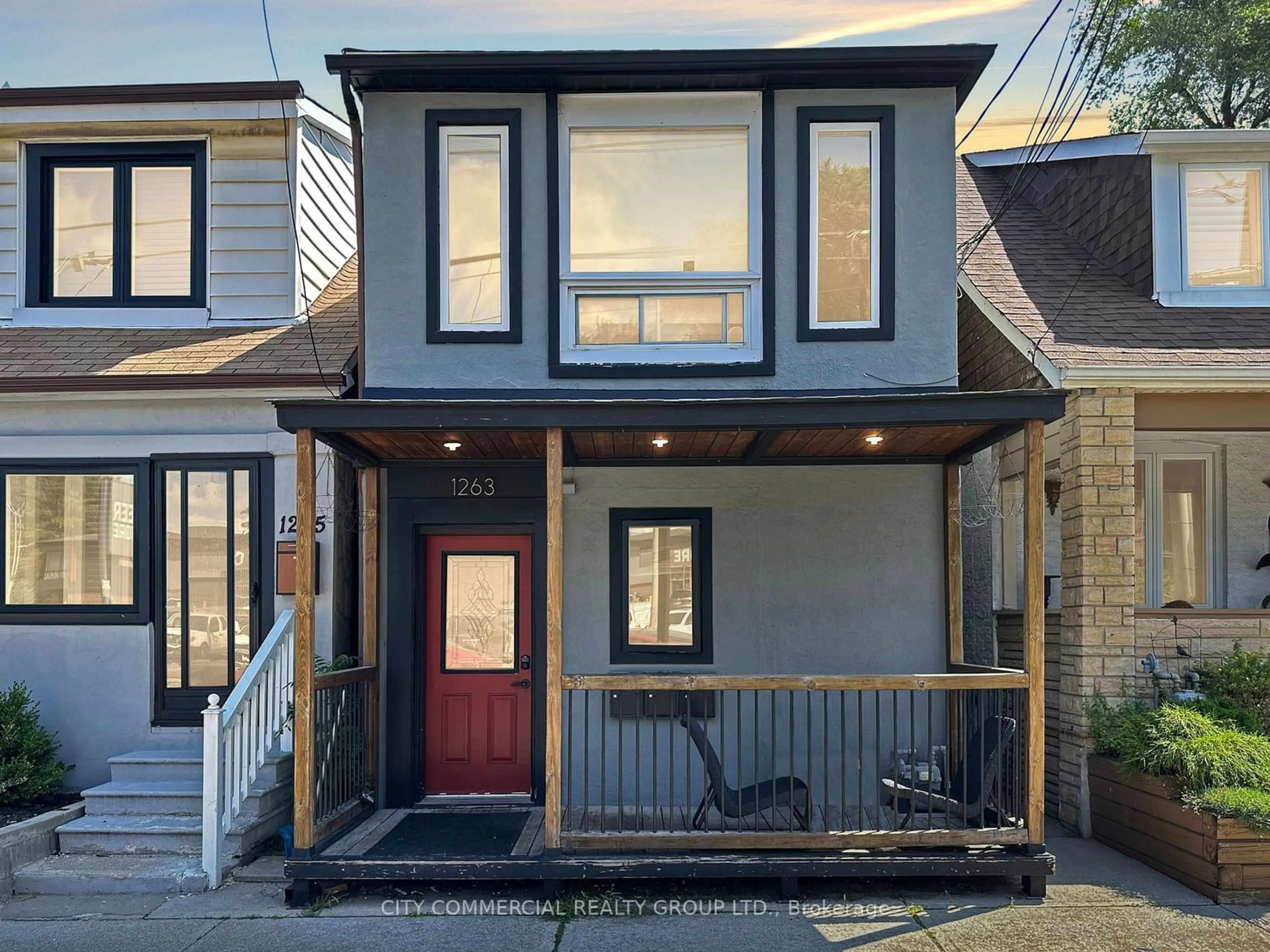 Frontside or backside of a home for 1263 Woodbine Ave, Toronto Ontario M4C 4E5