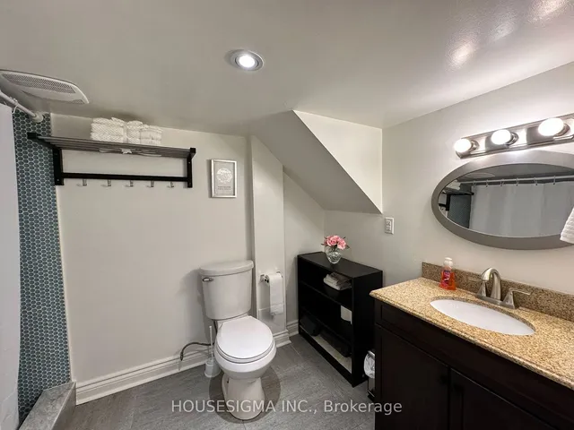Additional property image - 256 Woodbine Ave