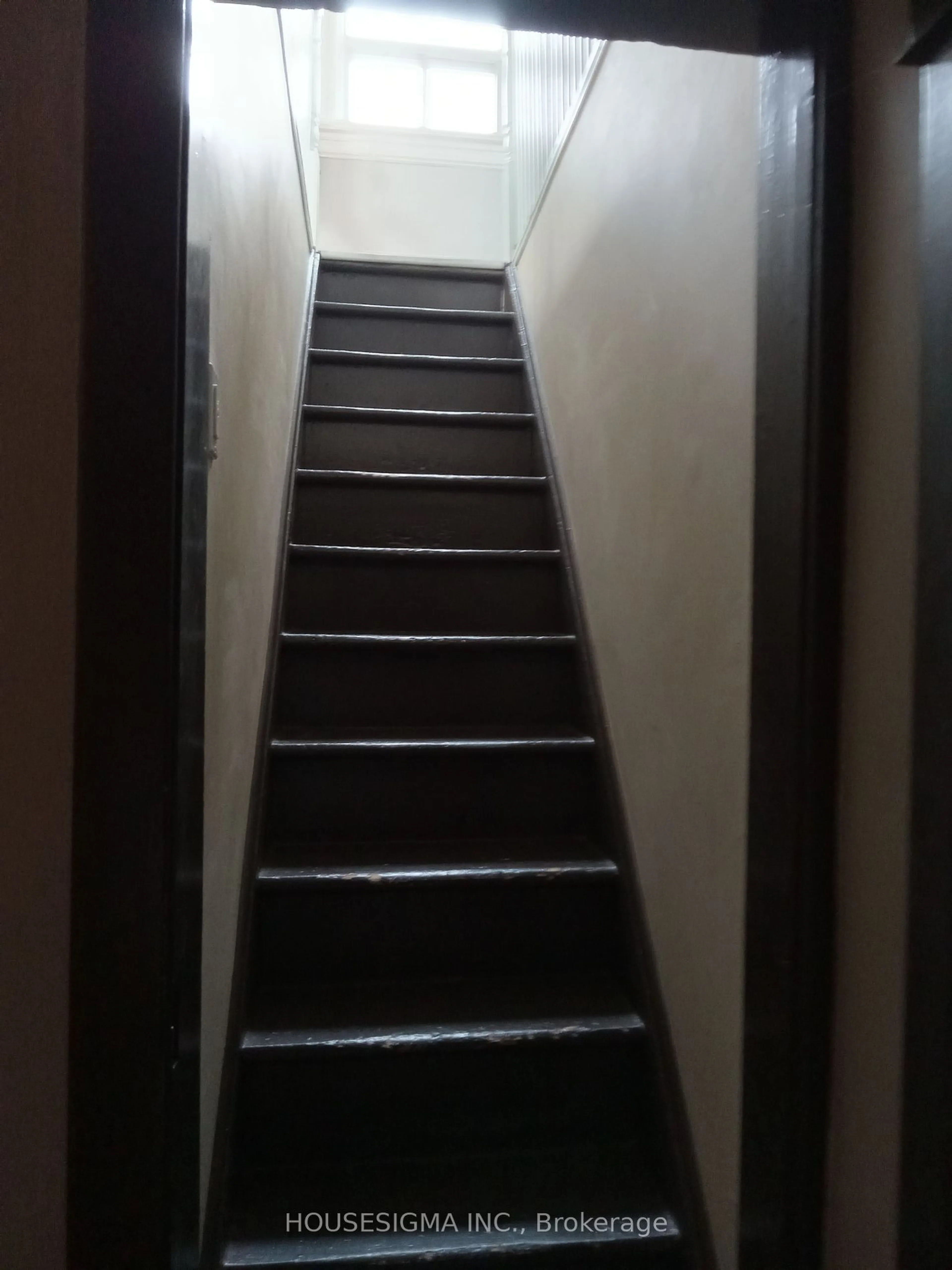 Stairs for 256 Woodbine Ave, Toronto Ontario M4L 3P2