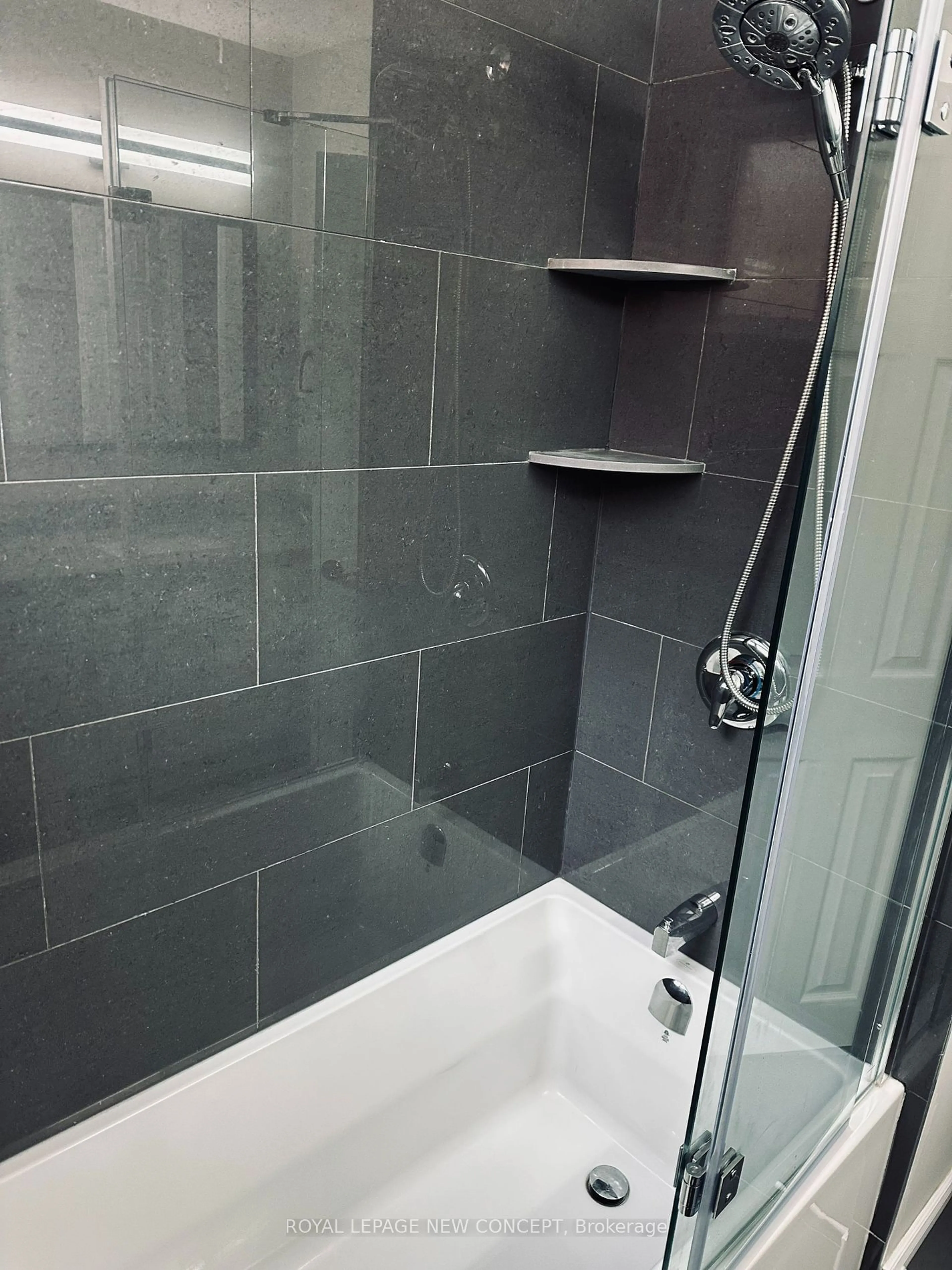 Contemporary bathroom for 580 Digby Ave, Oshawa Ontario L1G 1W6