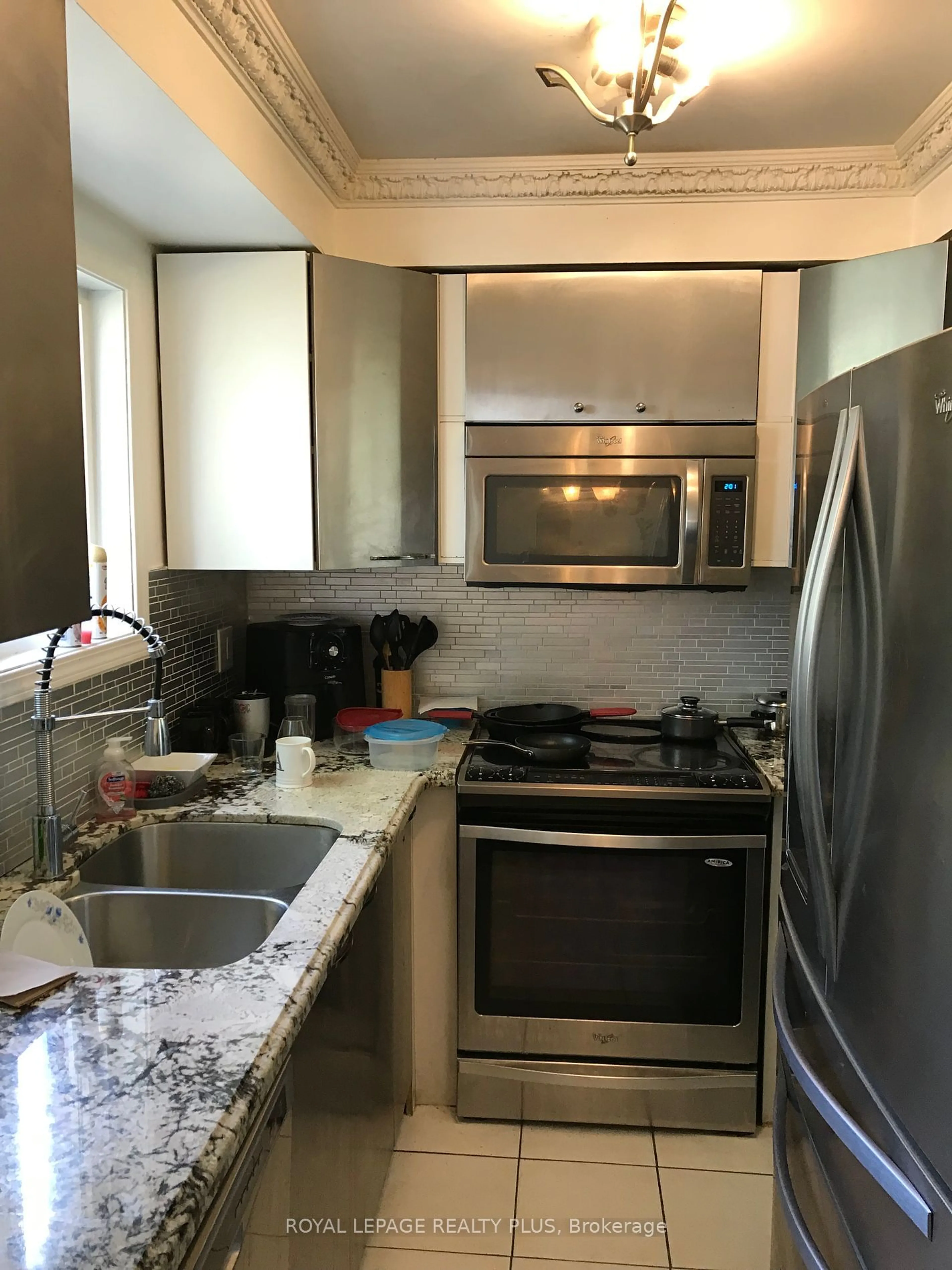 Standard kitchen for 36 Eli Shackleton Crt, Toronto Ontario M1E 5K3