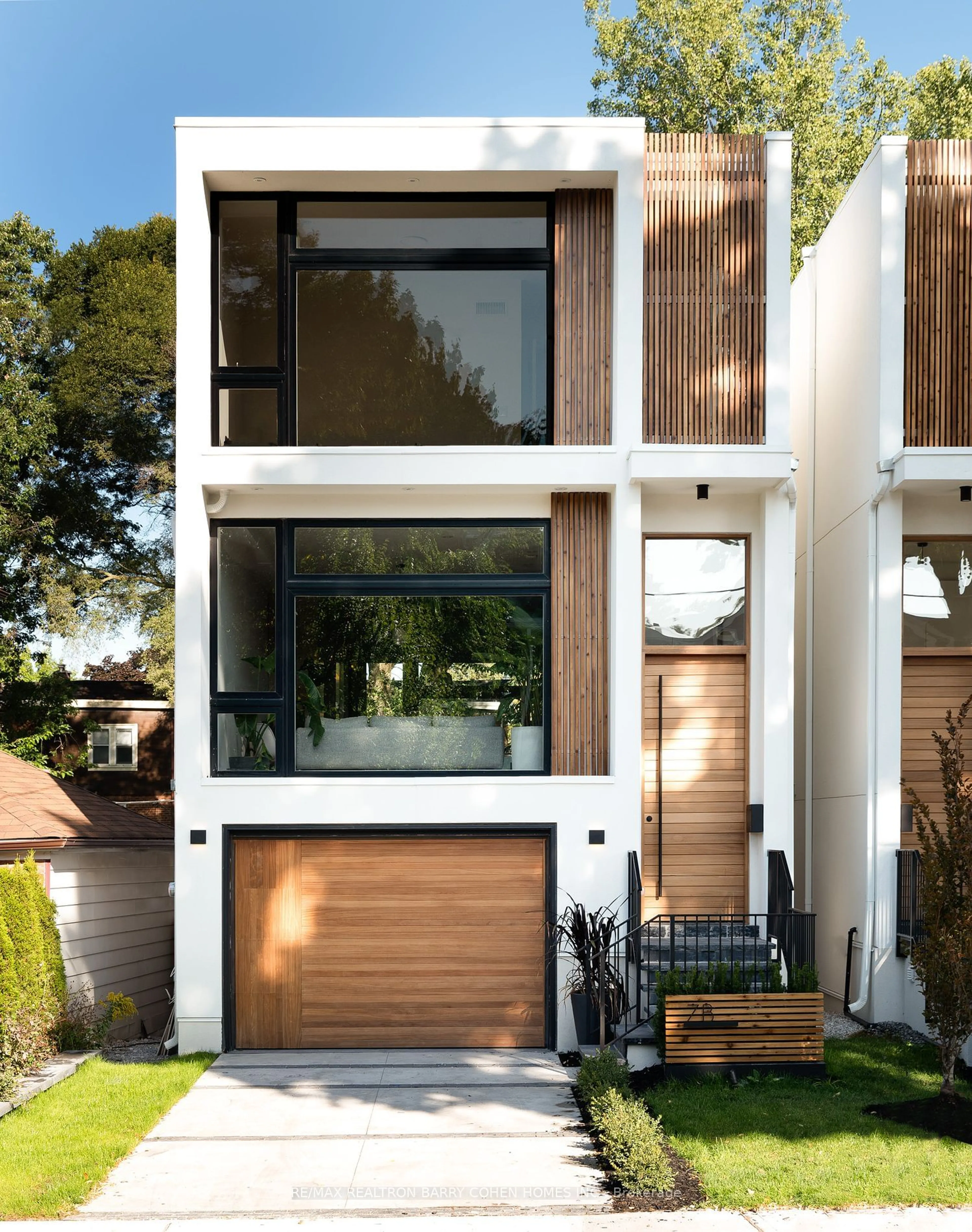 Home with stucco exterior material for 7B Maughan Cres, Toronto Ontario M4L 3E4
