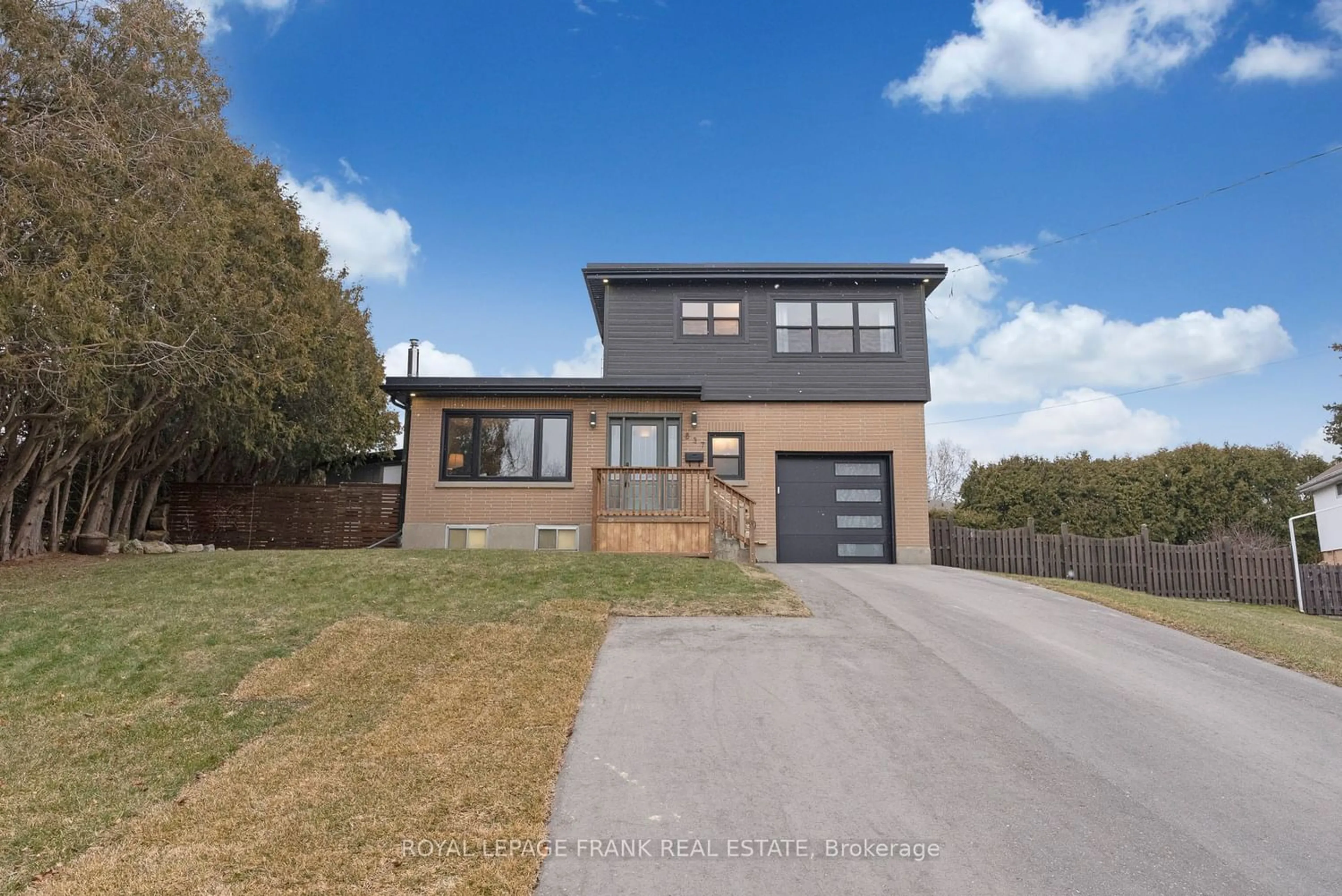 Home with unknown exterior material for 837 Glenwood Crt, Oshawa Ontario L1G 3H8