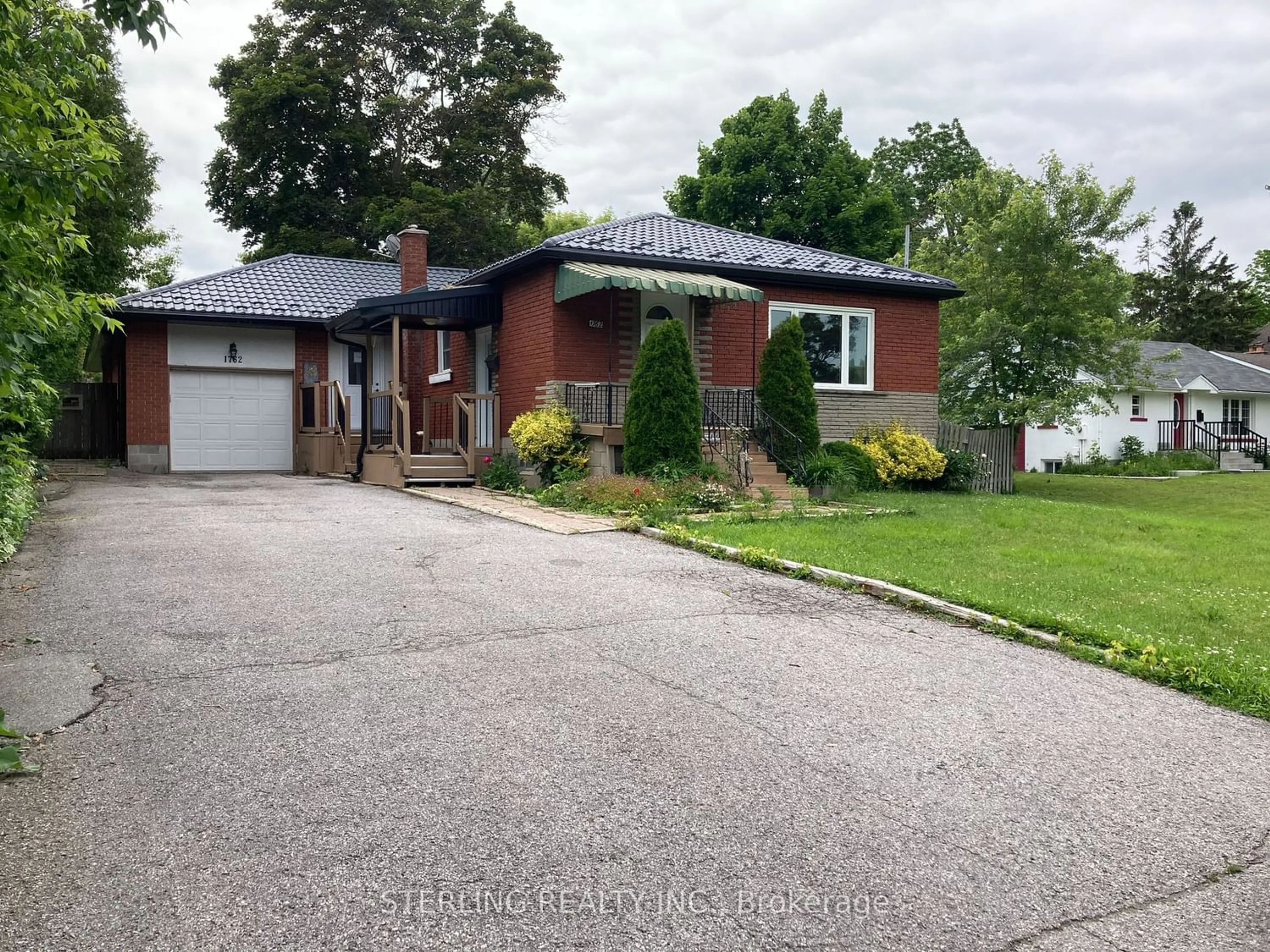 Frontside or backside of a home for 1762 Appleview Rd, Pickering Ontario L1V 1T8