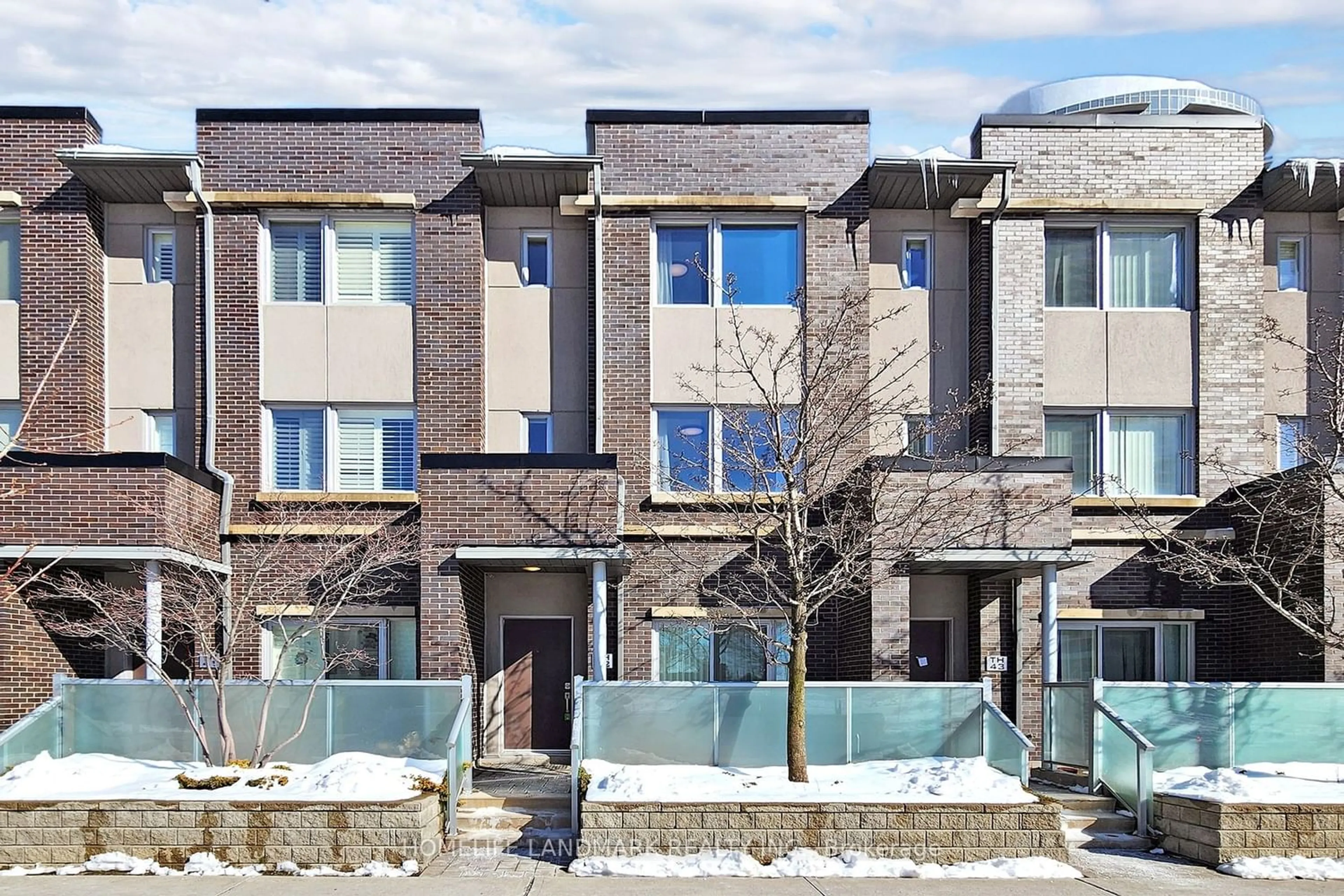 Home with vinyl exterior material for 330 Village Green Sq #42, Toronto Ontario M1S 0L1