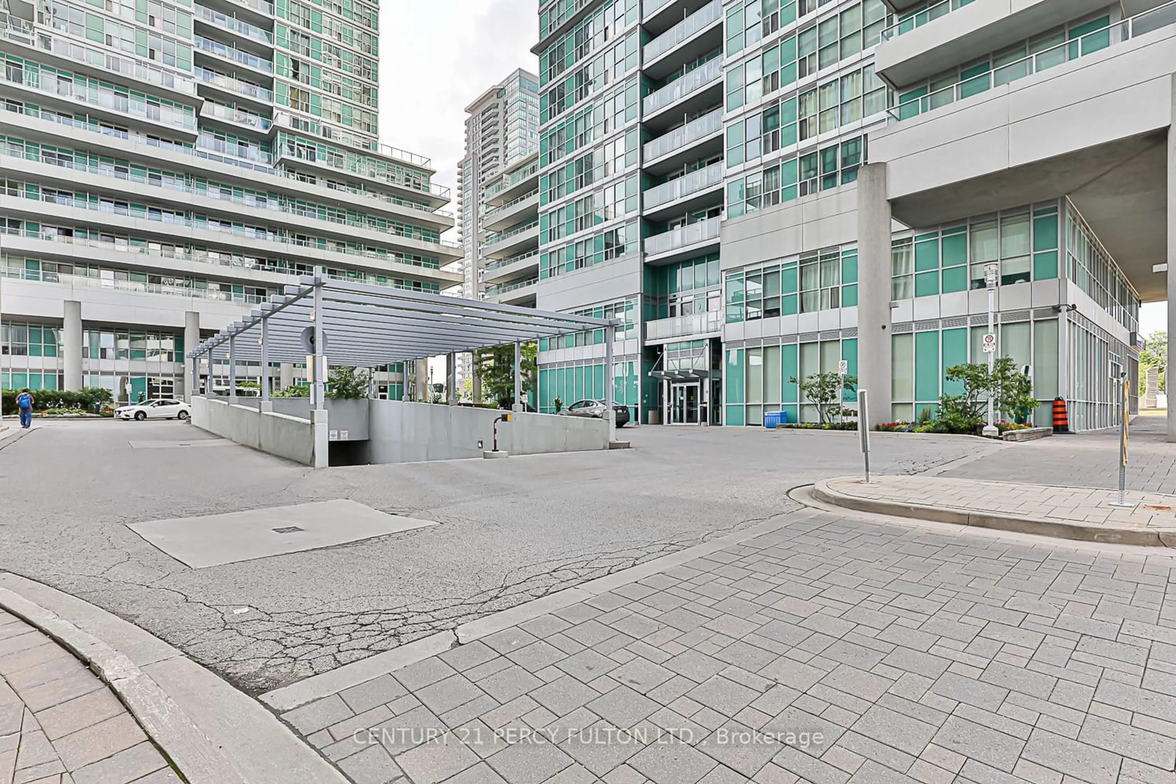 A pic from exterior of the house or condo for 70 Town Centre Crt #504, Toronto Ontario M1P 0B2
