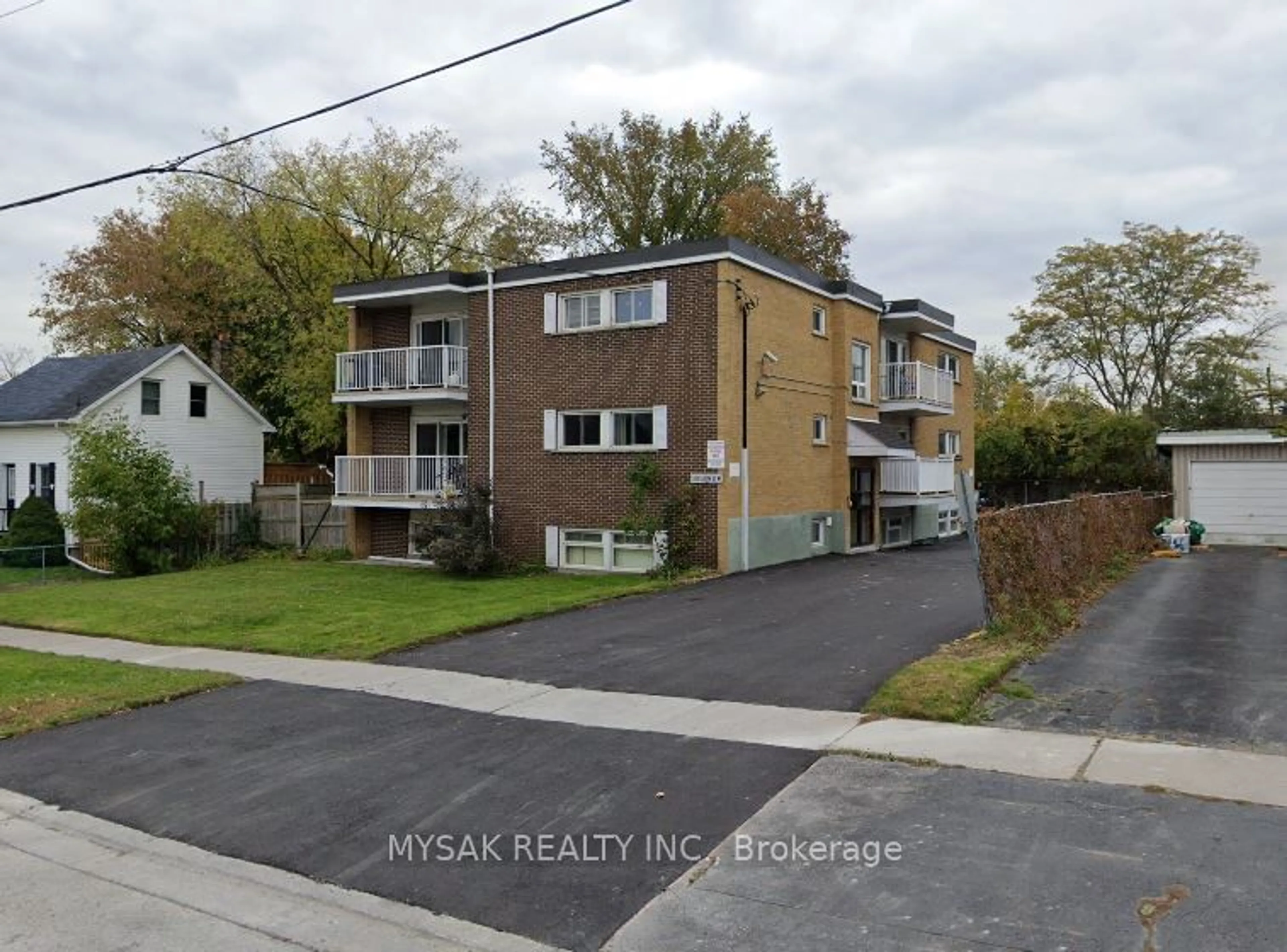 A pic from exterior of the house or condo for 321 Elgin St, Oshawa Ontario L1J 2P2