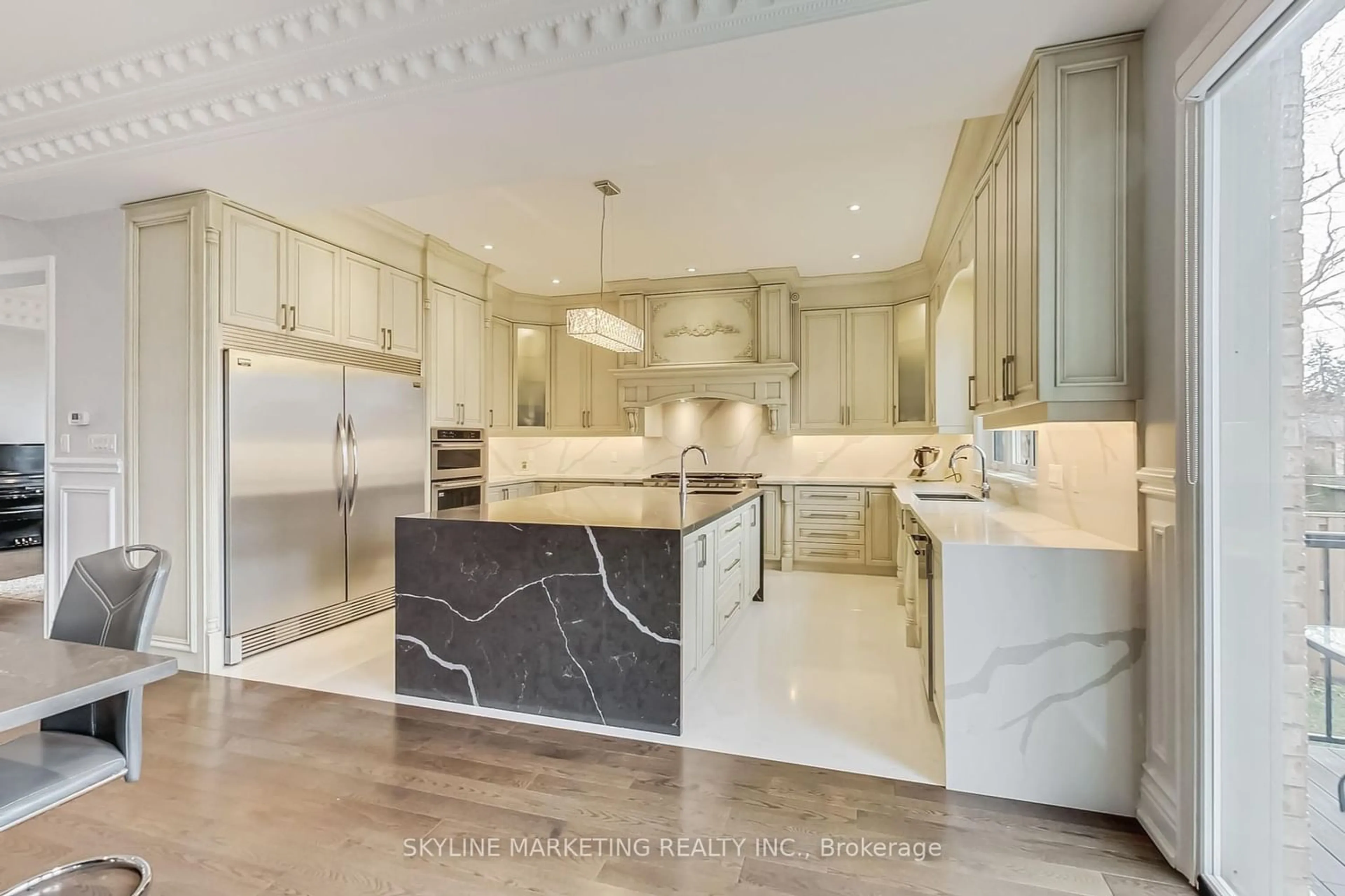 Contemporary kitchen for 98 Castle Hill Dr, Toronto Ontario M1T 2Y7