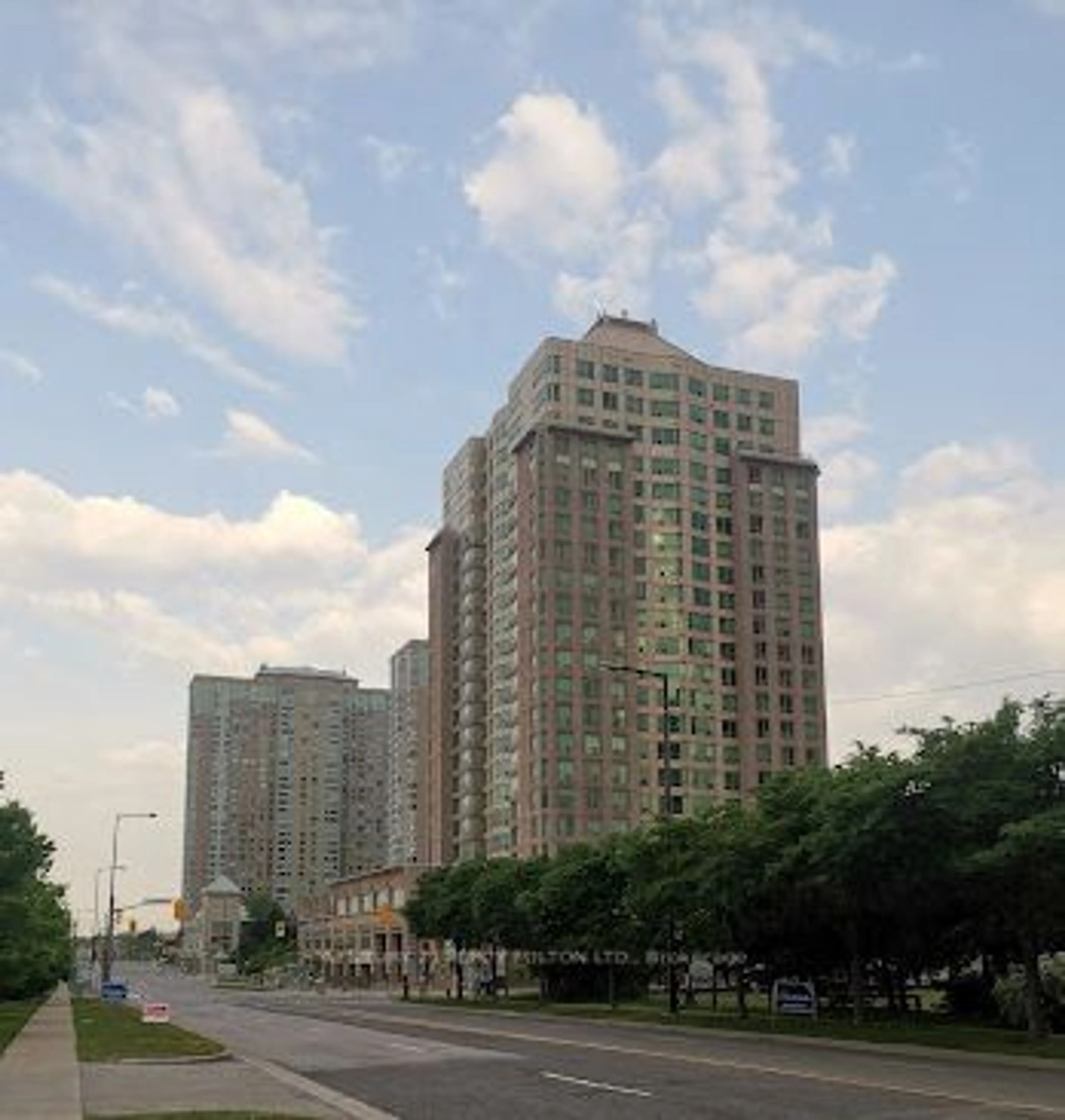 A pic from exterior of the house or condo for 18 Lee Centre Dr #608, Toronto Ontario M1H 3H5