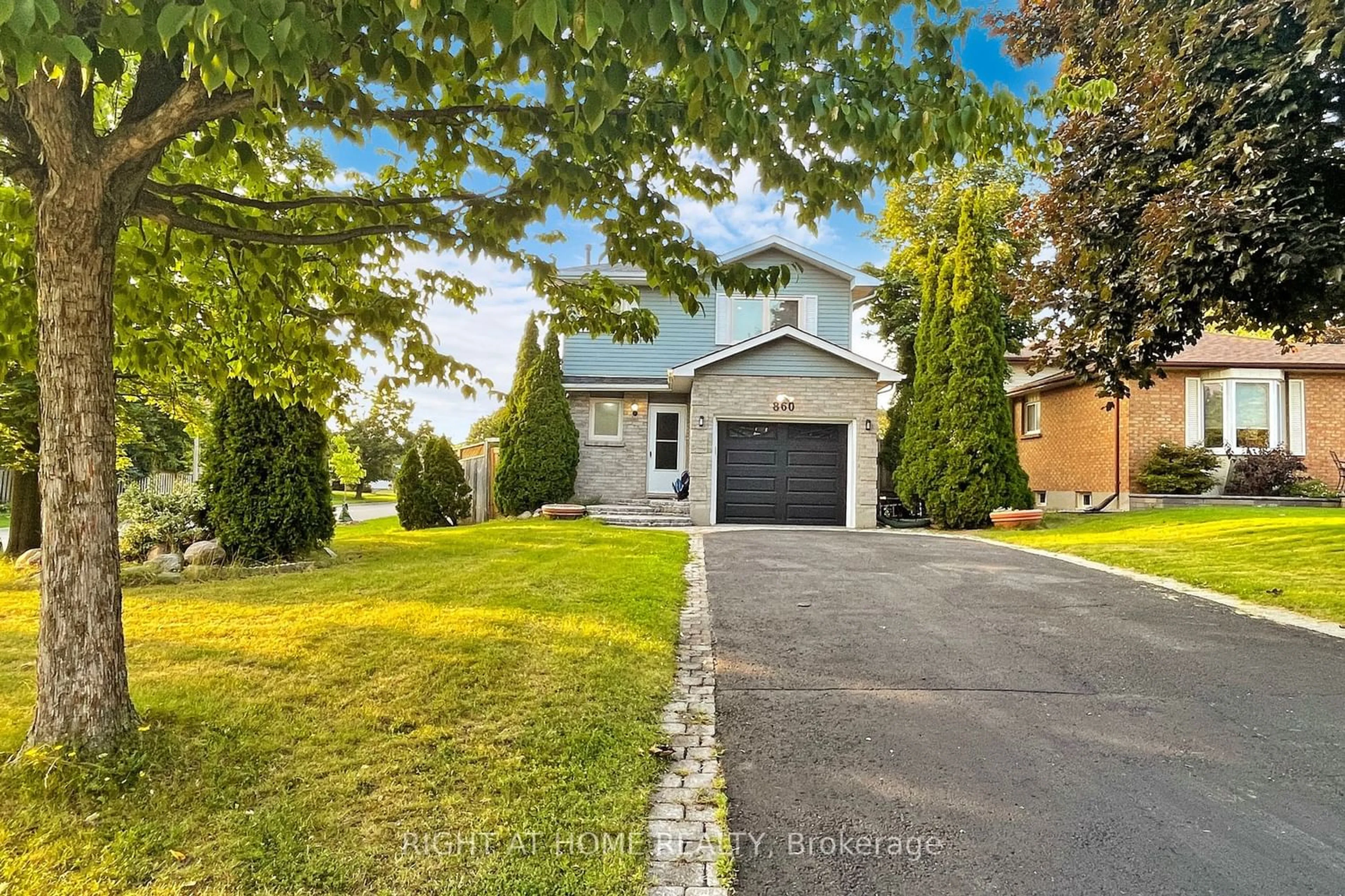 Outside view for 860 Cartref Ave, Oshawa Ontario L1J 7M6