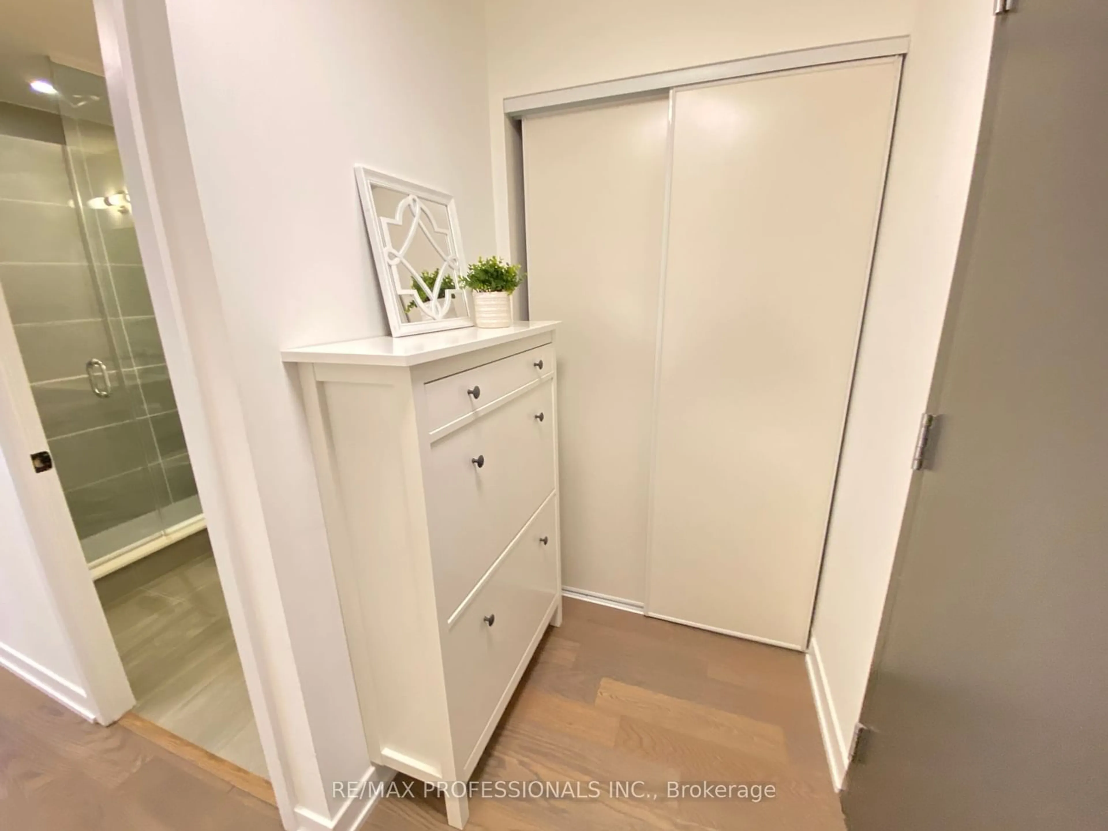 Storage room or clothes room or walk-in closet for 1350 Kingston Rd #208, Toronto Ontario M1N 1P9