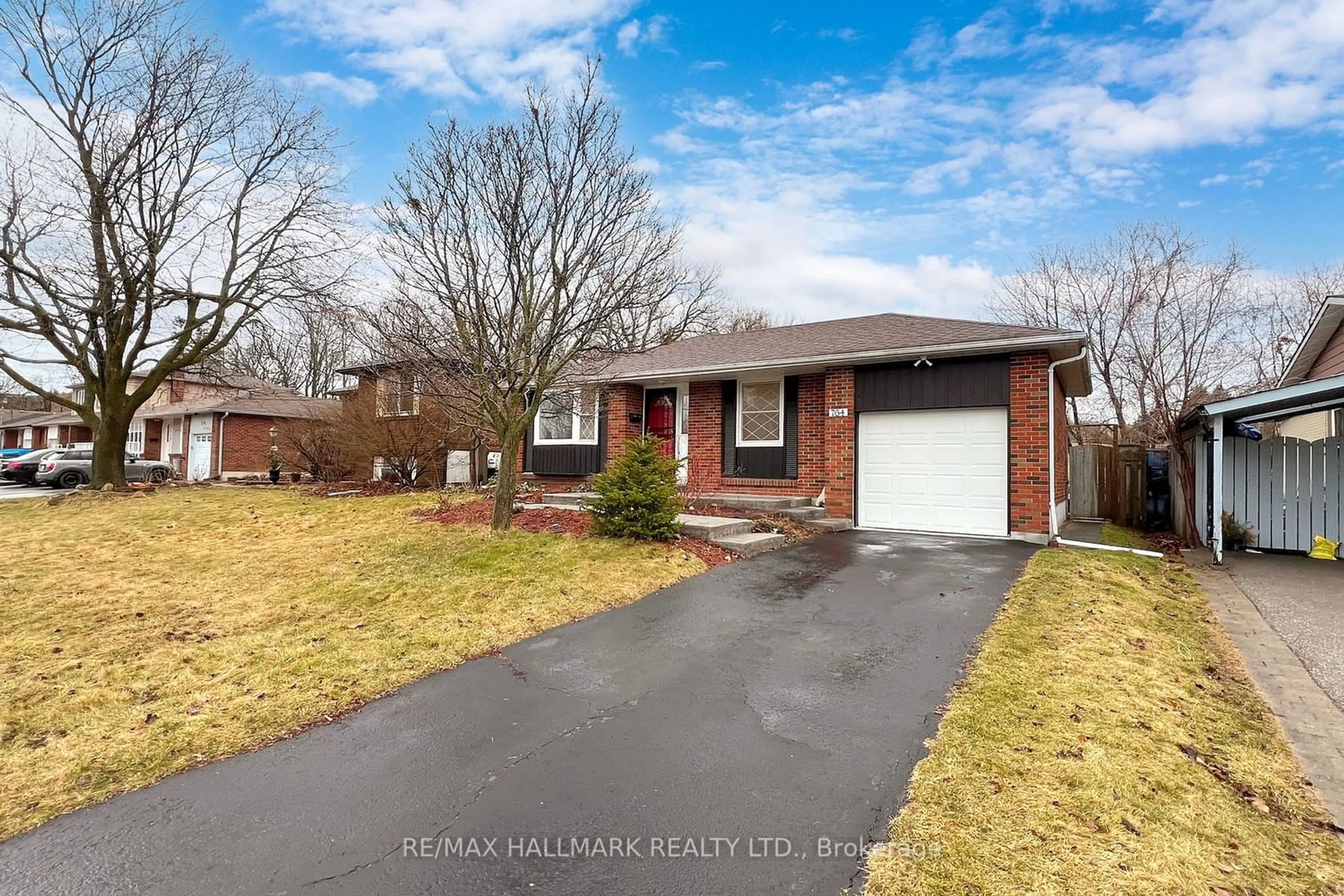 Frontside or backside of a home for 764 Hillcrest Rd, Pickering Ontario L1W 2P4