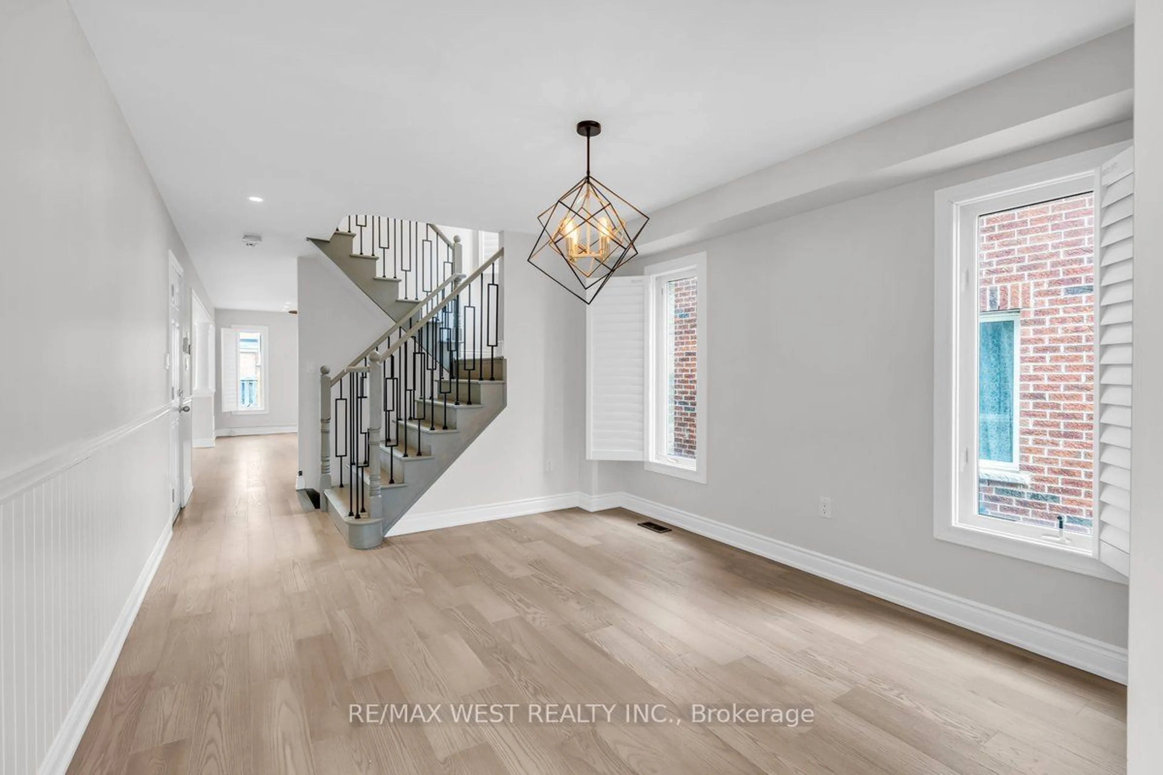 Indoor entryway for 55 Oswell Dr, Ajax Ontario L1Z 0L4